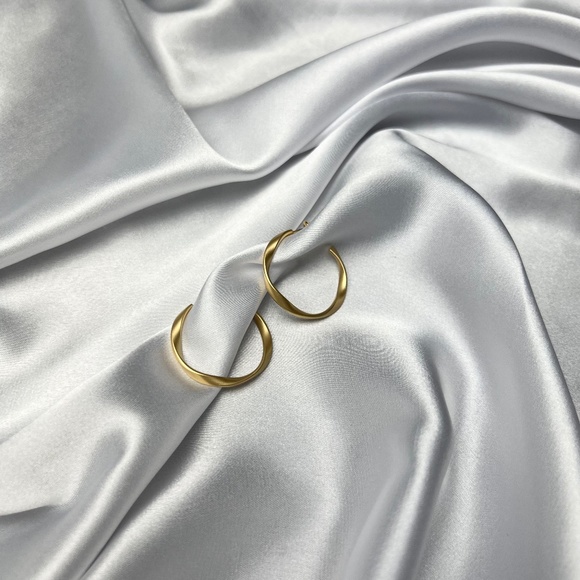 Anuli | Stainless Steel Classical Circle Hoop Earrings - Picture 3 of 6